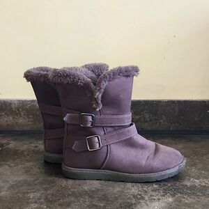 Airwalk Women's Boho Grey Faux Suede & Fur Cozy Buckle Accent Boots